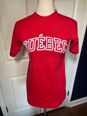 Vintage Impressions Canada Québec Red Short Sleeve Tee 100% Cotton Size Small